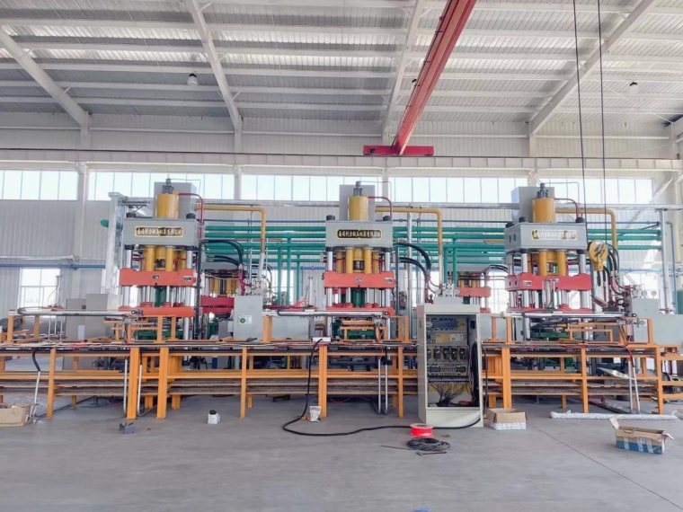 Upper and lower head punching machine